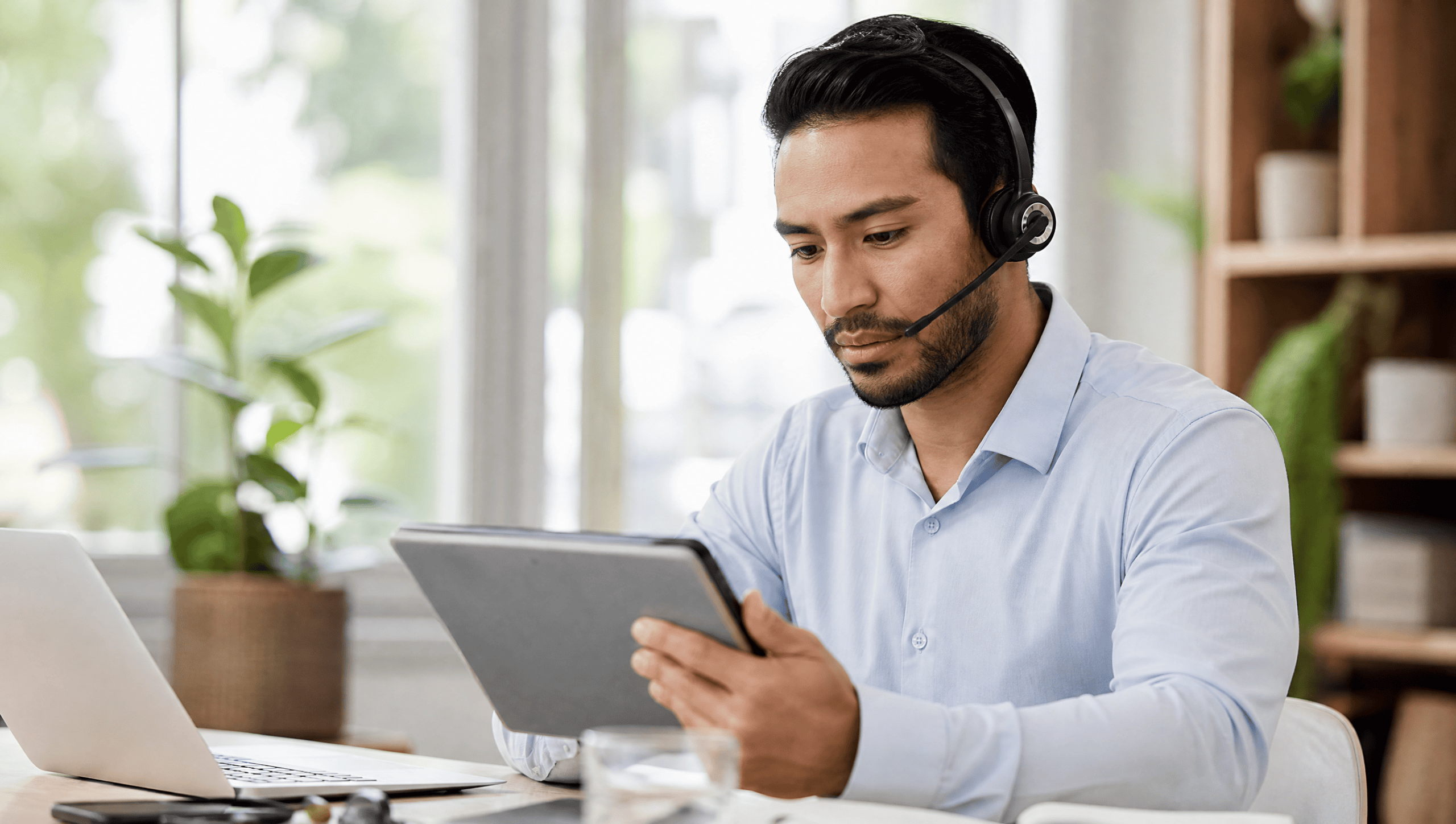 Profesional de finanzas recuperando cartera vencida con IA
